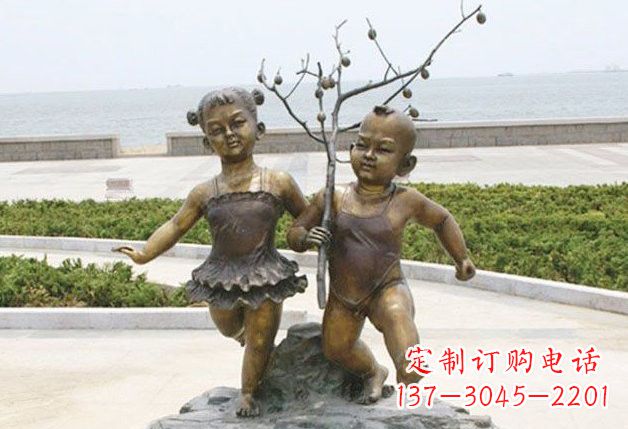 济南玩耍的儿童铜雕
