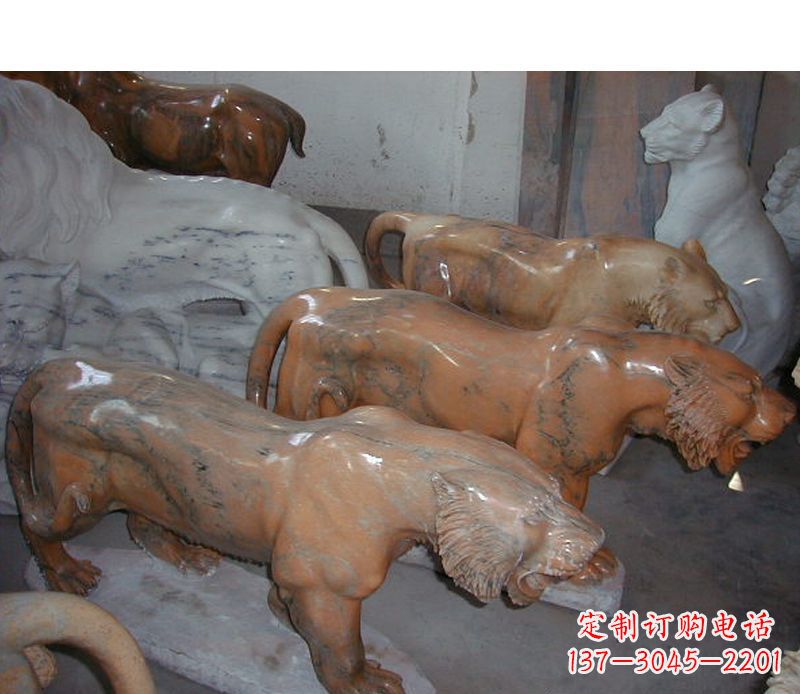 济南晚霞红动物老虎石雕