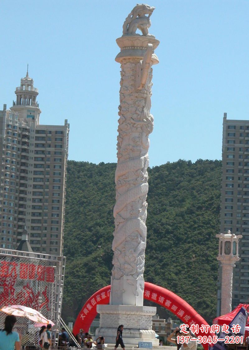 济南晚霞红广场龙柱