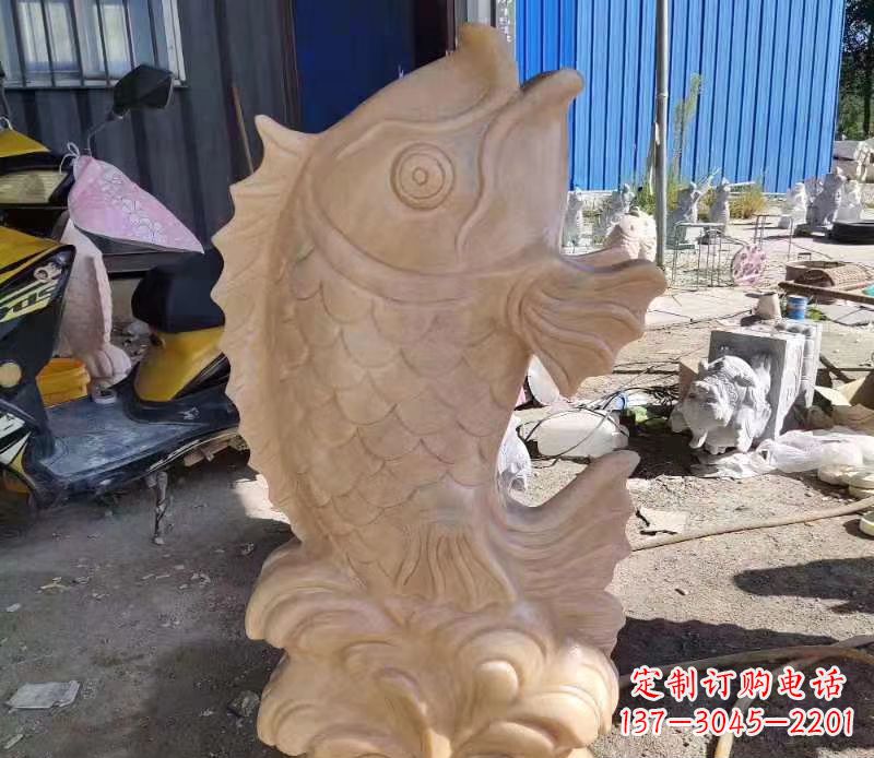济南晚霞红喷水鲤鱼石雕