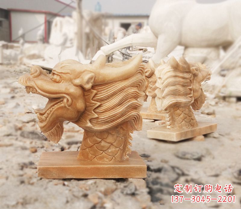 济南晚霞红喷水龙头雕塑