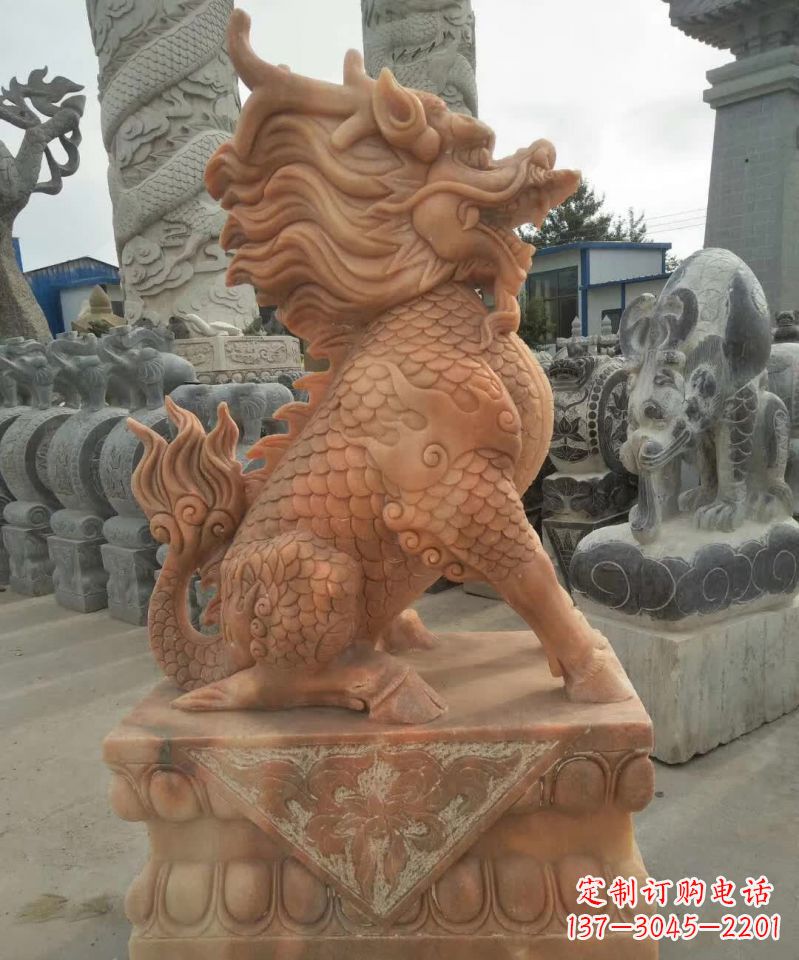 济南晚霞红麒麟雕塑1