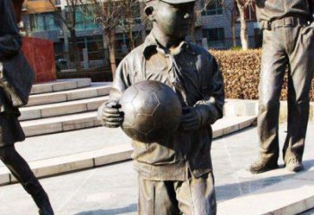 济南展示小学生活力的足球少年雕塑