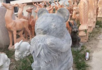 济南青石熊猫雕塑，传承古典文化