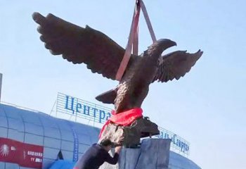济南中领雕塑定制大型老鹰铜雕景观