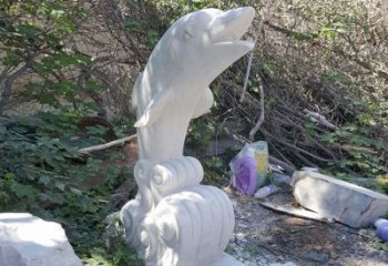 济南海豚雕塑：悠闲无比的精灵
