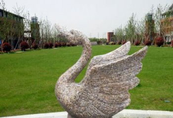 济南优雅迷人的天鹅雕塑