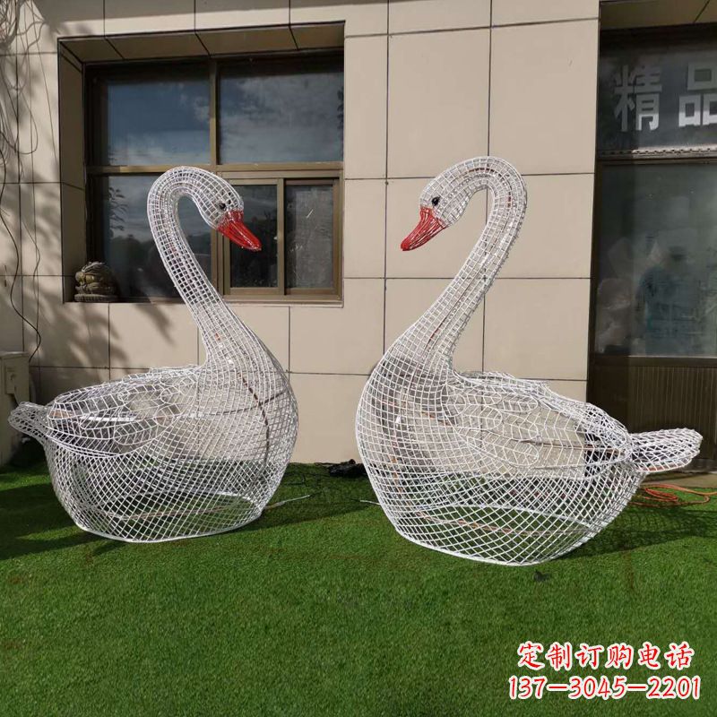 济南卧姿天鹅网格动物雕塑园林草坪动物摆件