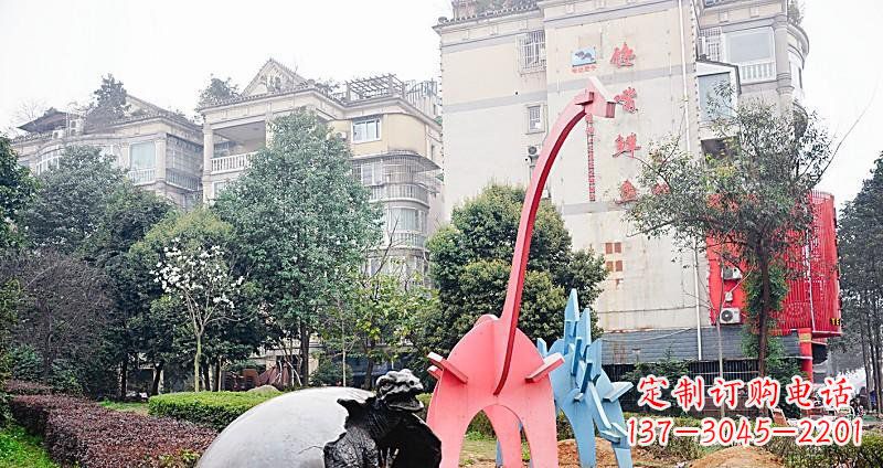 济南小区破壳而出的小恐龙景观铜雕