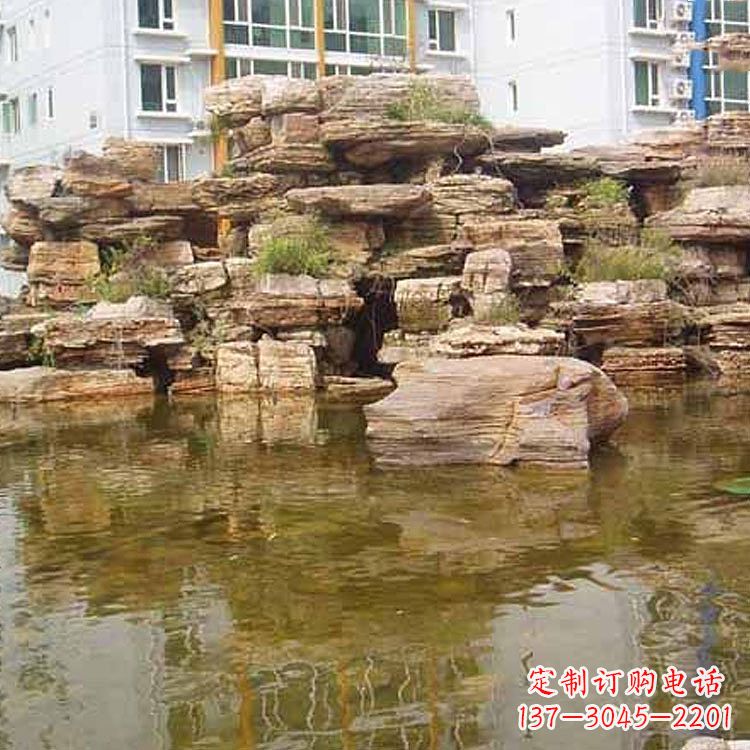 济南小区庭院假山鱼池