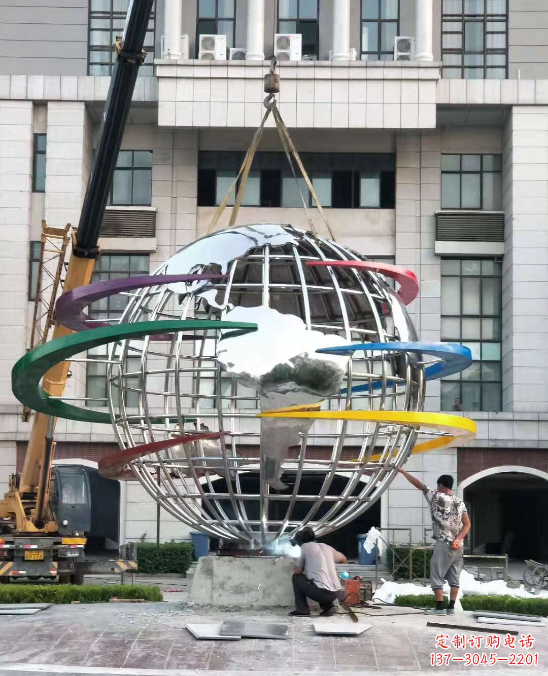 济南校园彩色不锈钢地球仪雕塑