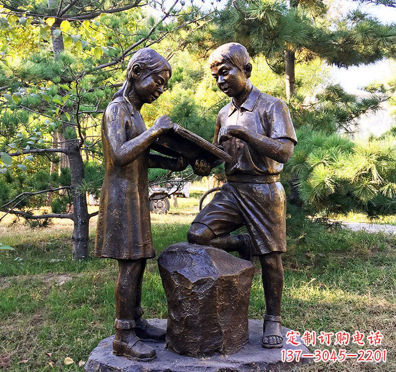 济南校园读书的学生铜雕