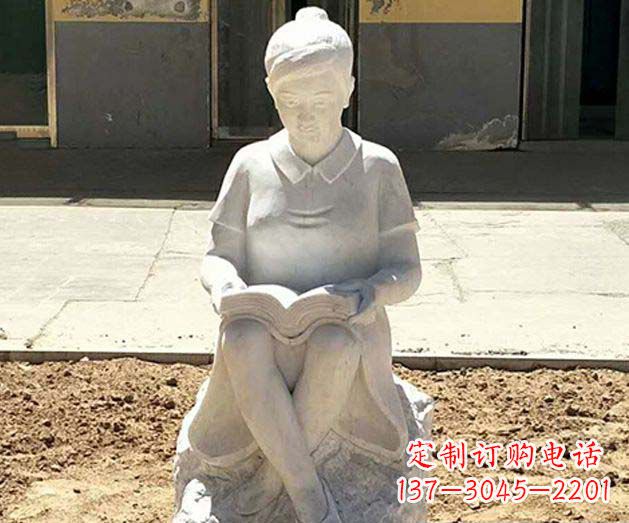 济南校园看书女孩景观石雕