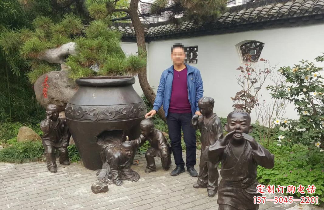 济南园林司马光砸缸铜雕