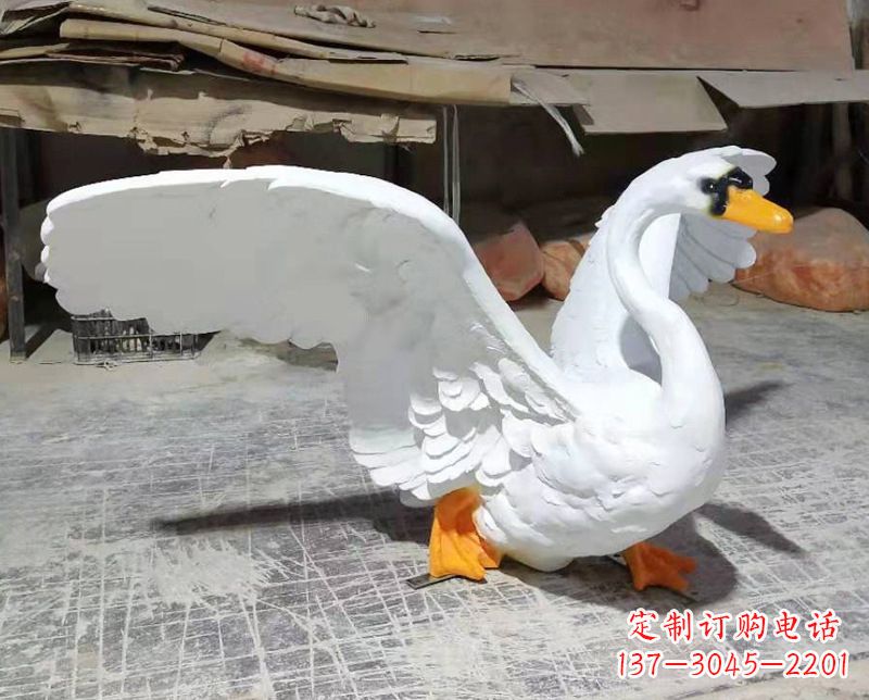 济南展翅翱翔的仿真白天鹅发光款
