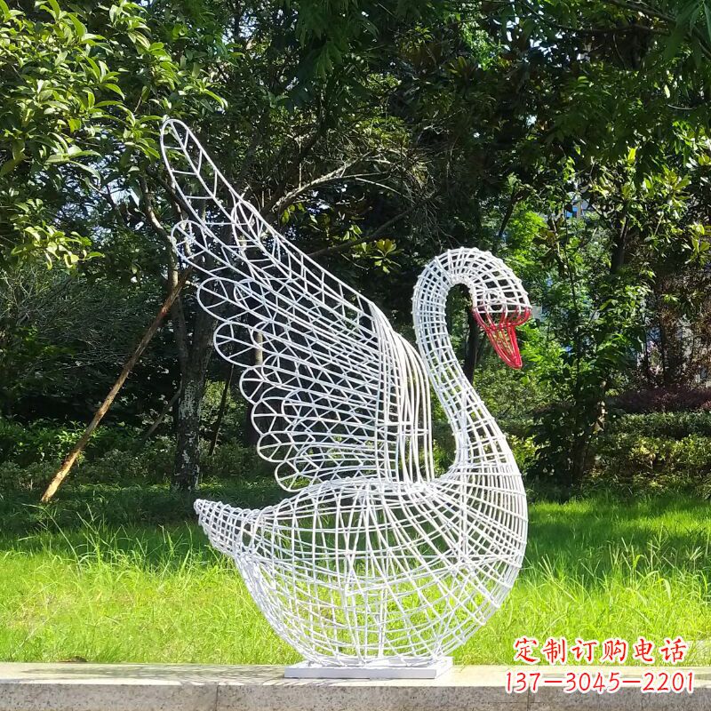 济南展翅款网格天鹅雕塑(嘴部为实体)