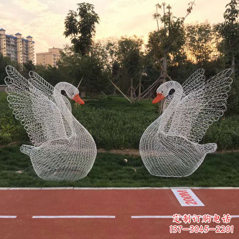 济南展翅天鹅铁艺网格草坪动物摆件