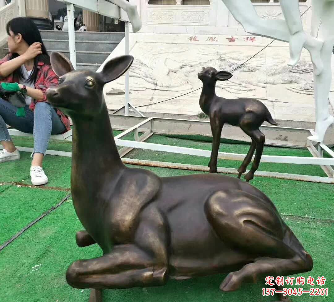济南铸铜广场动物鹿雕塑