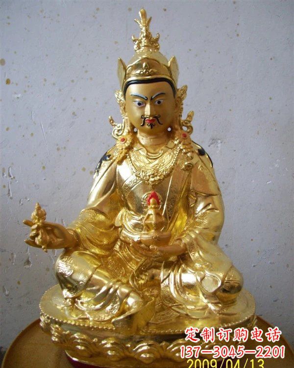 济南铸铜贴金藏佛莲花生大士雕塑