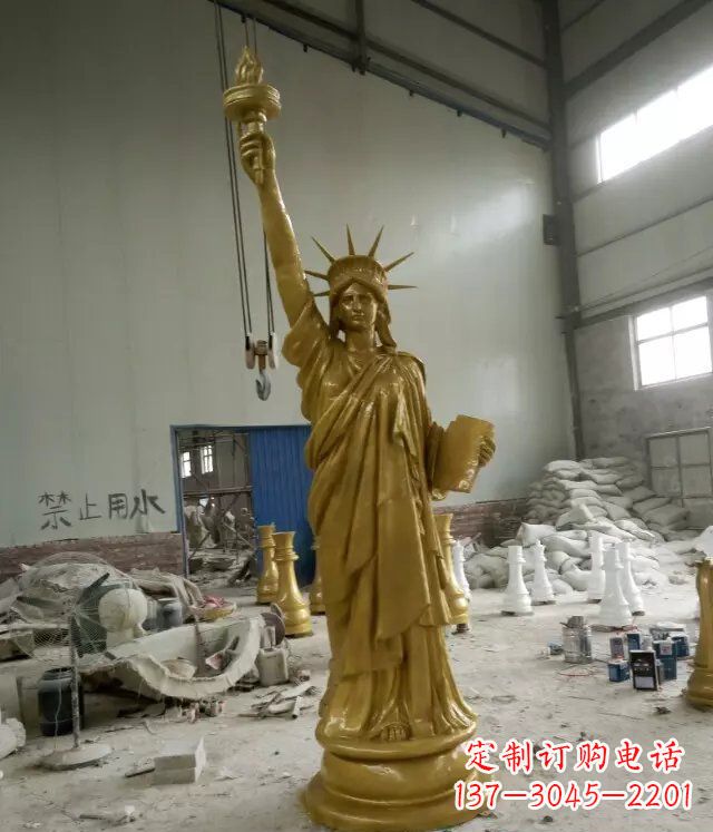 济南自由女神玻璃钢仿铜人物雕塑