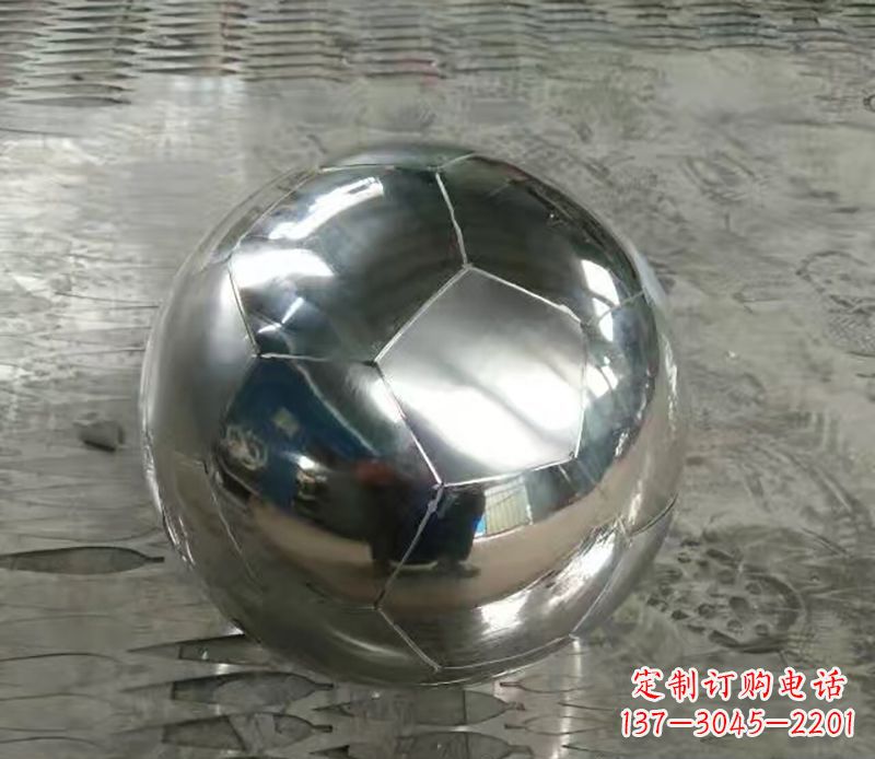 济南足球不锈钢体育器材雕塑