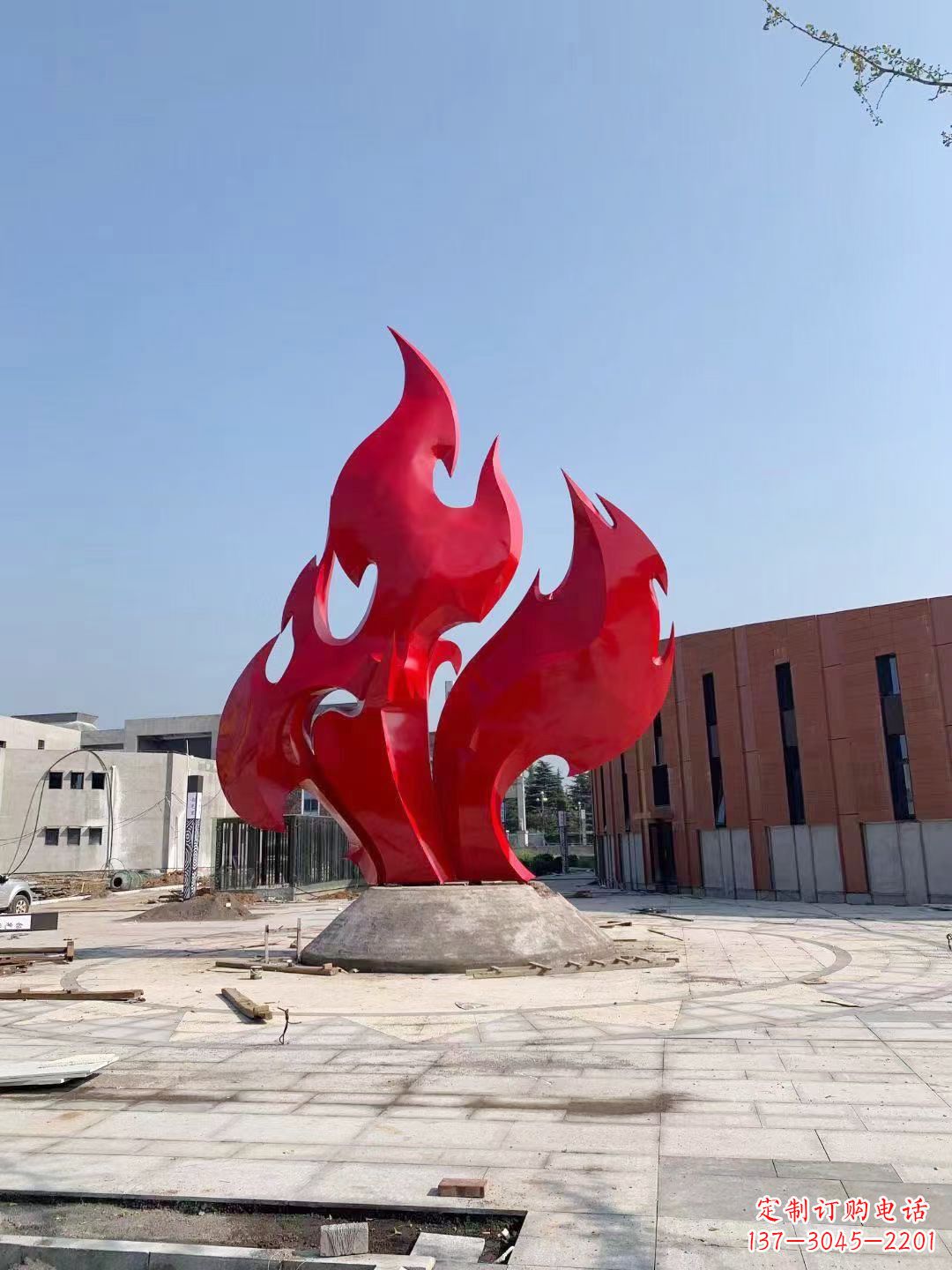 济南大学操场抽象不锈钢火苗雕塑