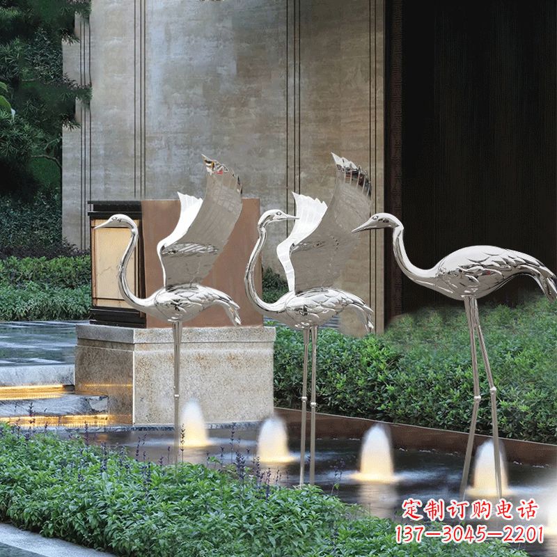济南鹤雕塑-公园不锈钢镜面喷泉中的鹤雕塑